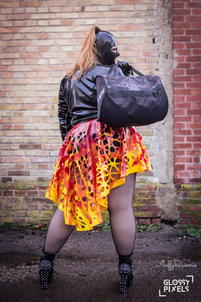 Plus Size Latex Model FluffyQueenie showing a Synhaus Bag above her shoulder.